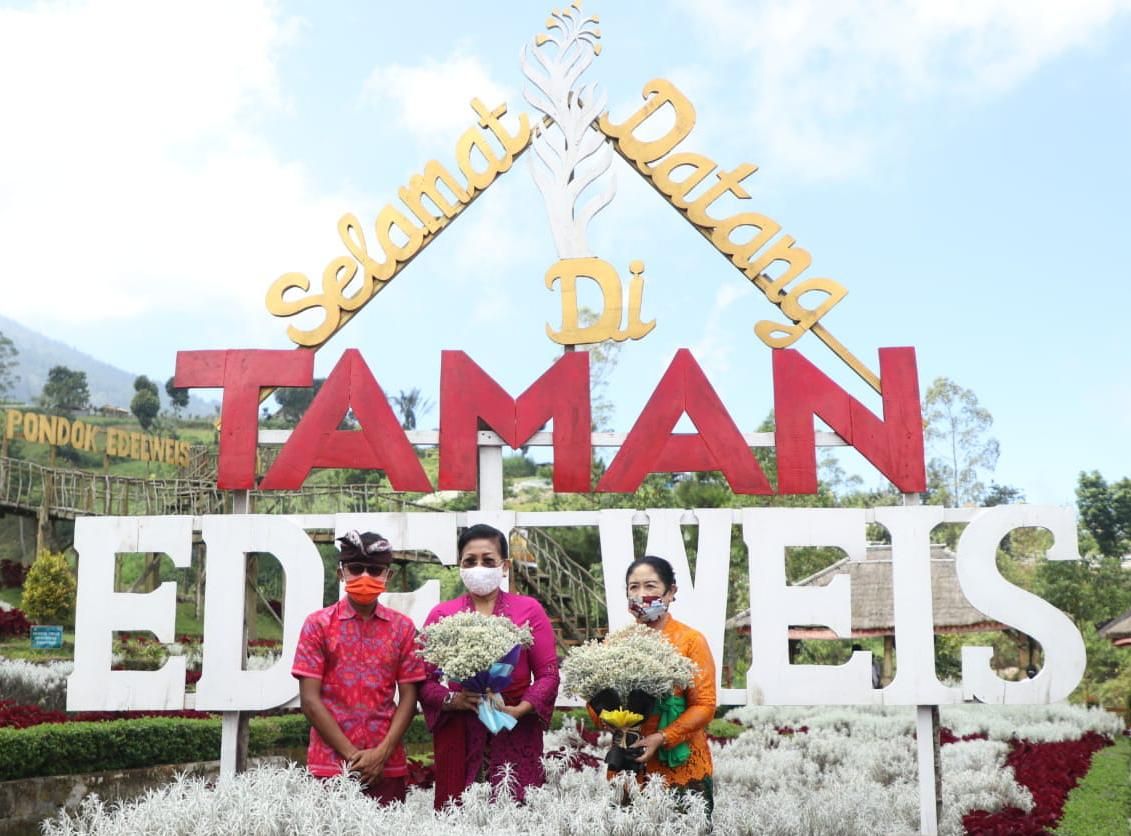 podiumnews.com-Gagas Dupa dan Parfum Edelweis, Ny. Putri Koster Bakal Gandeng FP Unud 